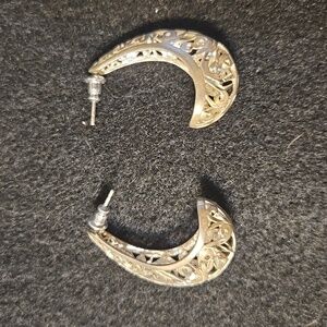 Classy Sterling silver earrings 1" X 1.25"